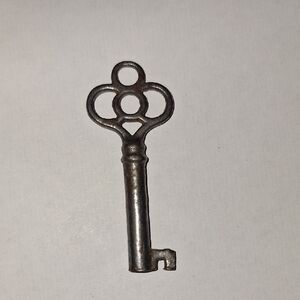 Antique Hollow Barrel Skeleton Key - Ornate Quatrefoil Bow - Vintage Hardware
